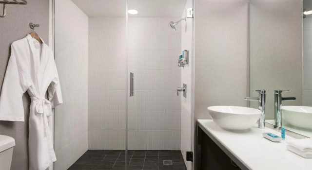 Четырёхместный номер Standard Aloft by Marriott Cupertino