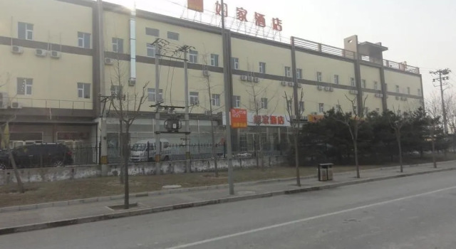 Home Inn Beijing Dongba Airport No. 2 Expressway, Book Hotel Hoteller i Beijing Province med parkering, Parkering