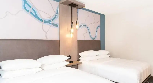 Четырёхместный номер Standard Pittsburgh Airport Marriott