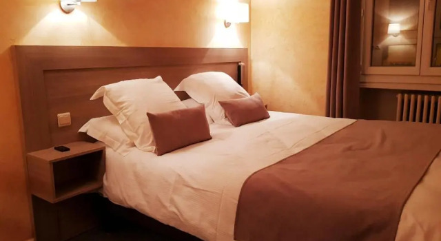 Двухместный номер Standard Hostellerie dHéloïse Logis