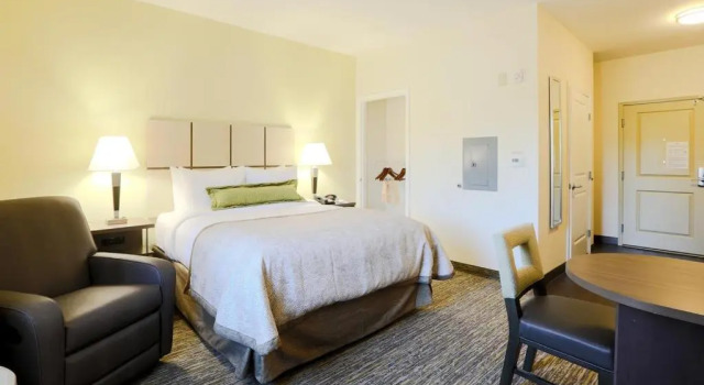 Люкс Candlewood Suites Belle Vernon by IHG