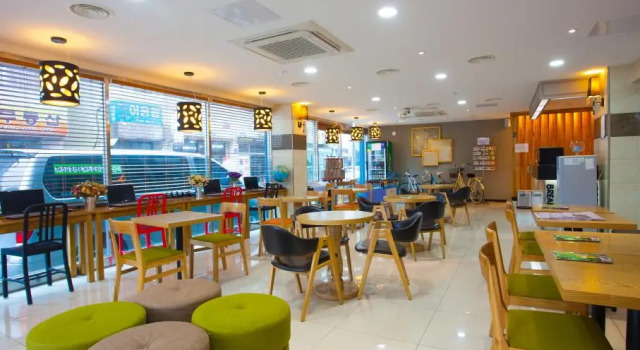 Кровать в общем номере (мужской номер) Jeju R Hotel & Guesthouse