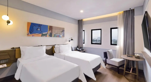 Номер Deluxe ARTOTEL Hub Simpang Temu Jakarta