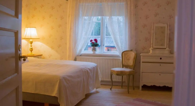 Hallebergs Bed & Breakfast, Book Hotel  