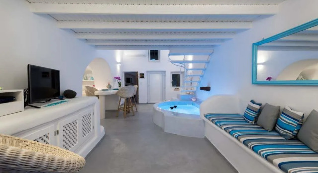 Fira White Residence