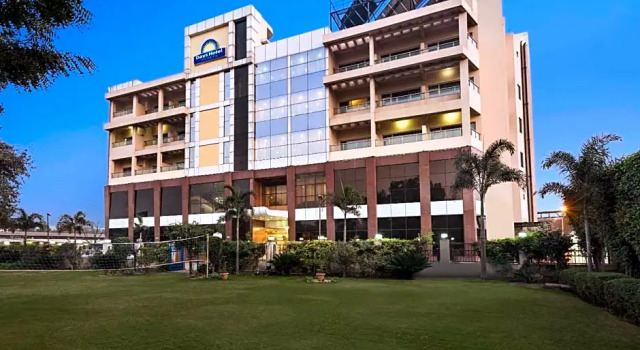 Номер Deluxe Days Hotel By Wyndham Neemrana