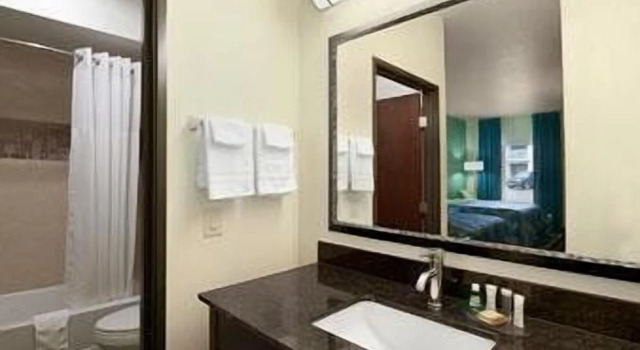 Двухместный номер Standard Super 8 by Wyndham Cotulla TX