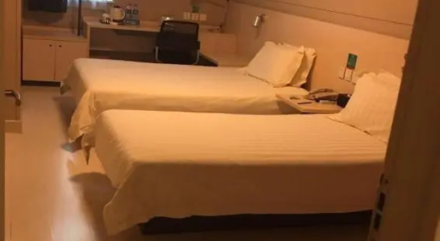 Семейный номер Standard Jinjiang Inn Dongguan Nancheng Xiping Subway Station