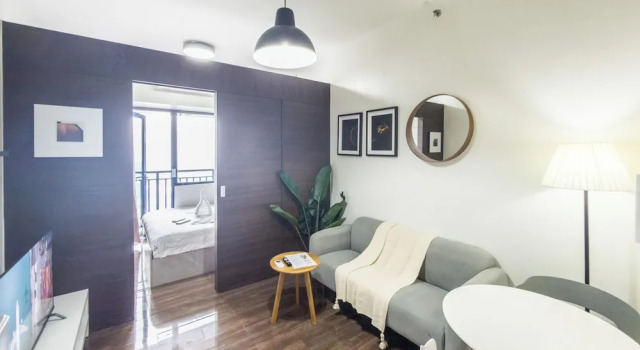 Номер Standard с балконом и с видом на город GemstoneBR in SMDC Air Residences
