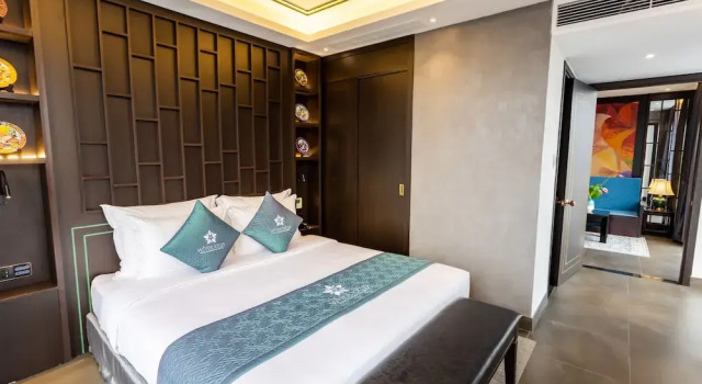 Семейный люкс с видом на реку White Lotus Hue Hotel