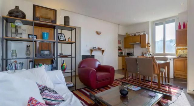 T3 55m2 & Garage, proche Saône, et 5 min Vieux Lyon via Metro D, Rezerwuj Apartament Hotele w Rhône z parkingiem, Parking