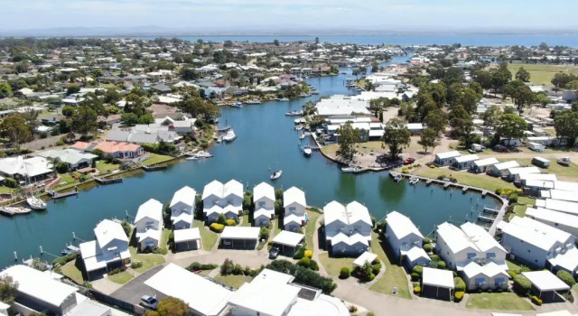 Апартаменты Captains Cove Resort - Absolute Waterfront Apartments