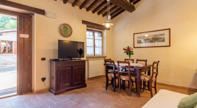 Estate With 5 Apartments, Swimming Pool, Large Garden, Varaa Huoneisto Gubbio Umbria