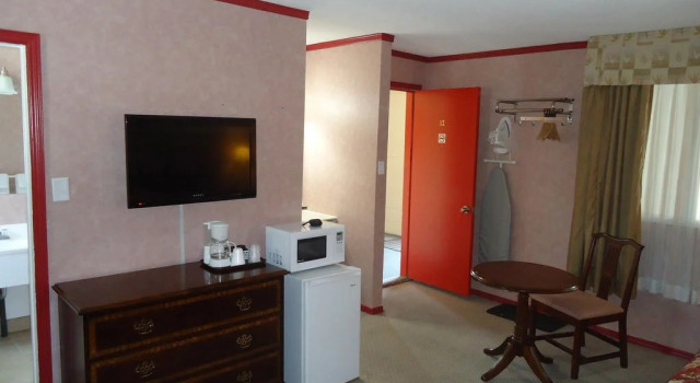 The Village Inn Motel, Varaa Motelli  