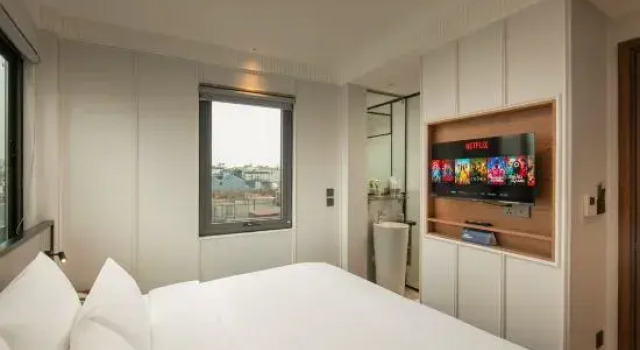 Люкс Premium с видом на озеро Hoan Kiem Legend Ha Noi Hotel