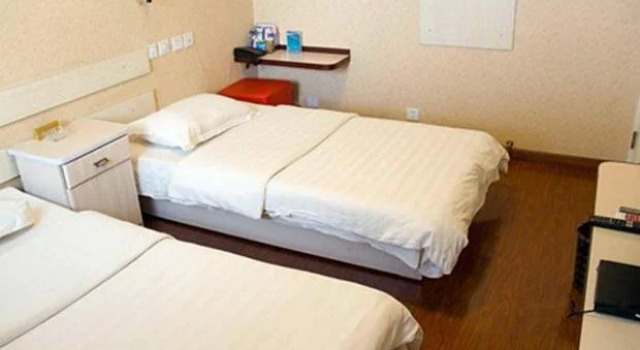 Jinyuan Express Inn, Book Hotel Hoteller i Tangshan med parkering, Parkering