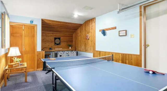 Коттедж с 3 комнатами с балконом Shady Pines by Avantstay Enclosed Porch, Game Rooms, & Lake/beach Access!