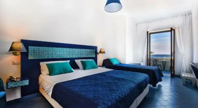 Семейный номер Standard с видом на море Hotel Baia Di Puolo