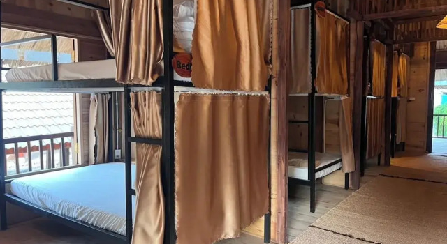 Кровать в общем номере HaGiang Go Ecolodge