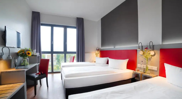 Трёхместный номер Comfort H+ Hotel 4Youth