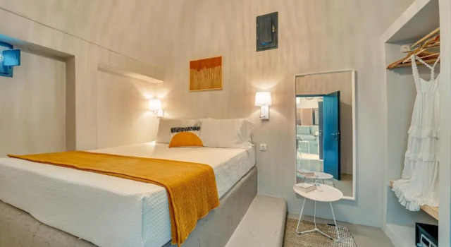 Present Perfect Villa, Забронировать Вилла Отели Тиры с бассейном, Бассейн