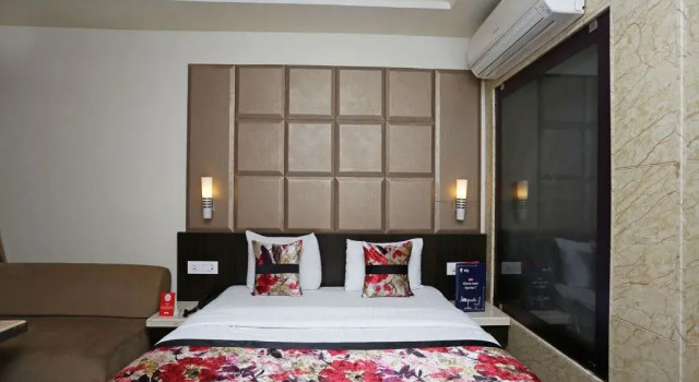 OYO 12172 Hotel Deep Premium