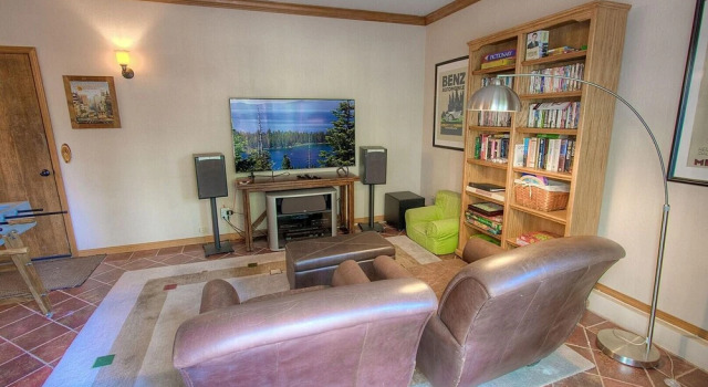Jensen's Dime 3 Bedroom Home by Redawning, Забронировать Отель Норт-Лейк-Тахо штат Калифорния