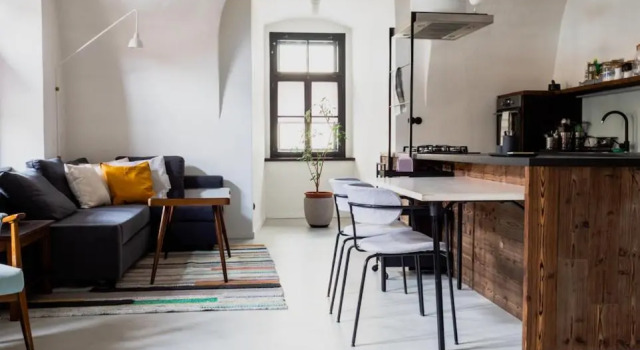 Апартаменты Long Story Short Hostel & Café
