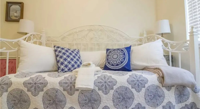 Sun Kissed Cottage - Three Bedroom Home, Забронировать Дом для отпуска Виллы Saint Augustine Area, Вилла