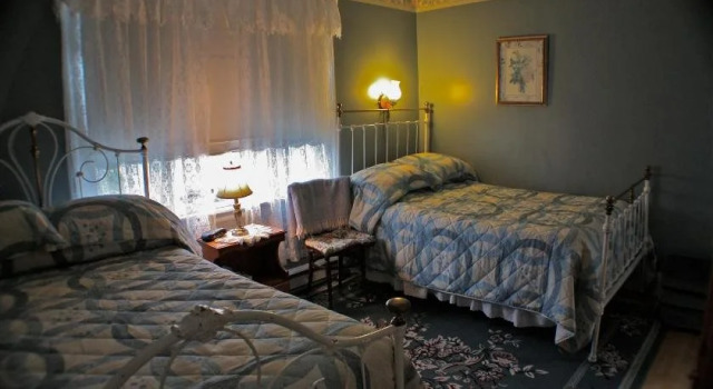 Kellys Landing, Rezerwuj Hotel Trinity East 