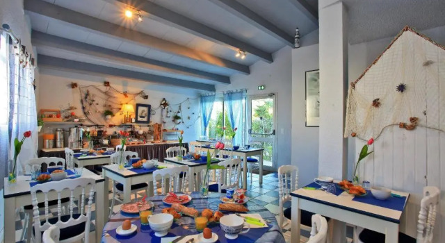 Семейный номер Standard Logis Hôtel de la Plage