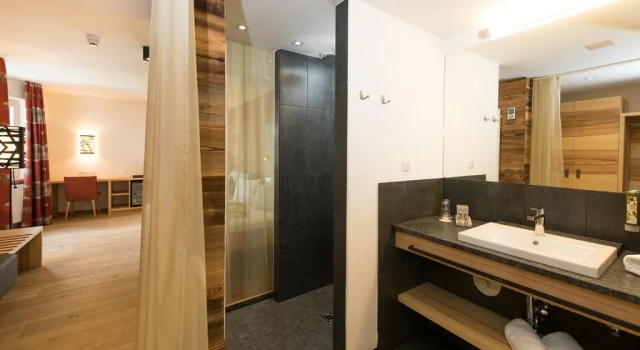 Полулюкс Superior с балконом Hotel Der Löwe Leogang