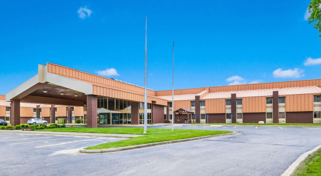 Quality Inn & Suites Florence - Cincinnati South, Забронировать Отель Отели Флоренс с бассейном, Бассейн