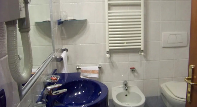 Четырёхместный номер Standard с балконом Hotel Garibaldi
