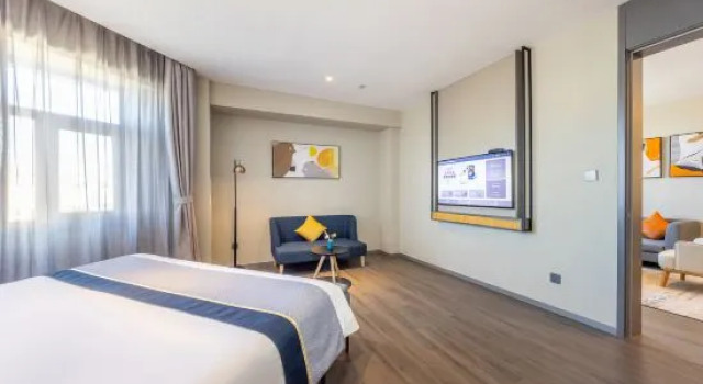 Люкс Homeinn Selected Hotel (Jiayuguan Highway Entrance Donghu Scenic Area)
