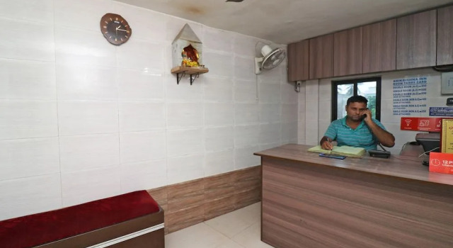 SPOT ON 44329 Sri Krishna Inn Lodging & Boarding