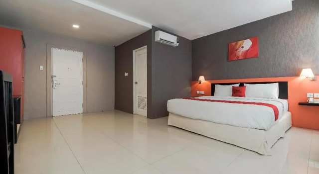RedDoorz Premium near Pantai Losari 2, Prenota Hotel Hotel a Sulawesi con parcheggio, Parcheggio