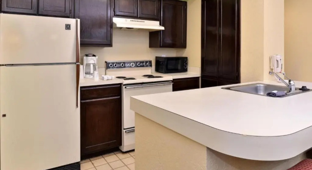 Люкс Americas Best Value Inn & Suites Extended Stay - Tulsa