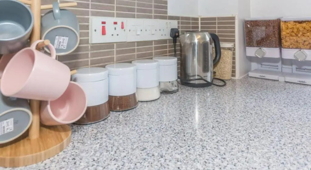 BrumStay UK - 4 Bed House with Garden, Parking and Fibre Broadband with speed upto 250mbps, Varaa Hotelli Birmingham West Midlands
