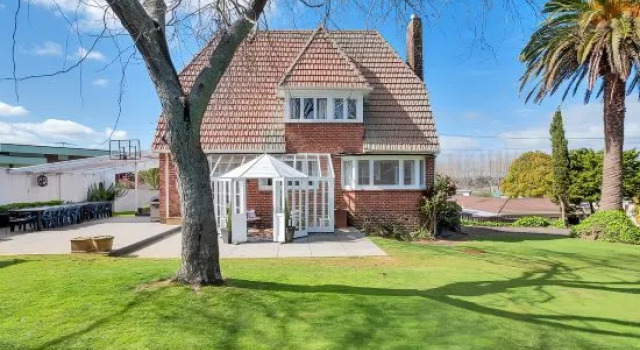 Castle Charm with Modern Interiors, Steps to Shops
