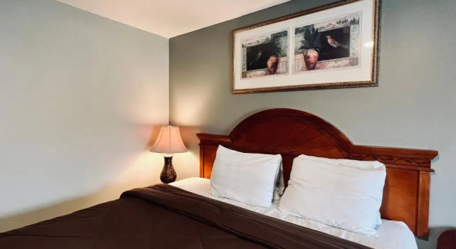 Номер Superior Ozark Inn & Suites