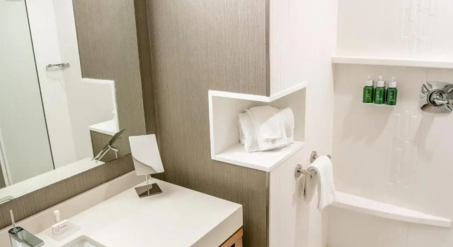 Четырёхместный номер Standard Courtyard by Marriott Fargo