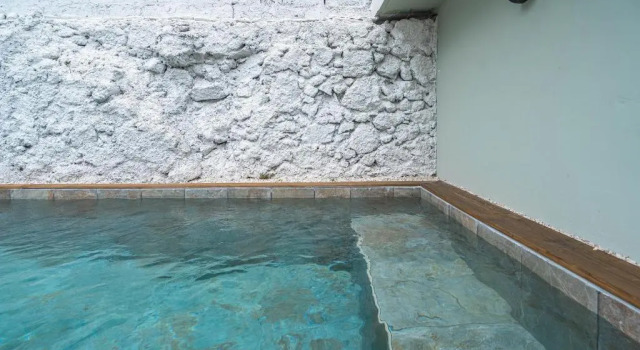 Коттедж Maison de ville atypique avec piscine, mer à 100m, 2 chambres