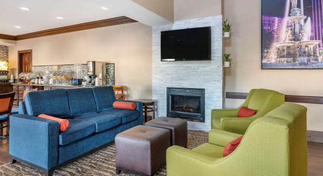 Comfort Inn & Suites Cincinnati Uptown Clifton, Varaa Hotelli Hotellit Cincinnati aamiaisella, Aamiainen
