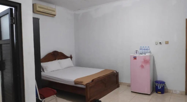Двухместный номер Standard RedDoorz at Hotel Grand Yuda Tenggarong