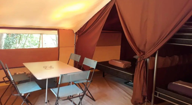 Тент с видом на горы Huttopia Gorges du Tarn