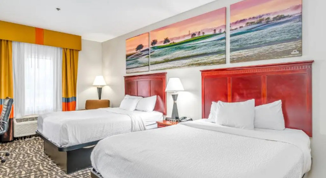 Четырёхместный номер Standard Days Inn & Suites by Wyndham Prattville-Montgomery