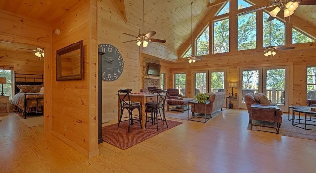 High Top Mountain Lodge - 5 Br Cabin, Забронировать Дом для отпуска Виллы Блэк-Маунтин, Вилла