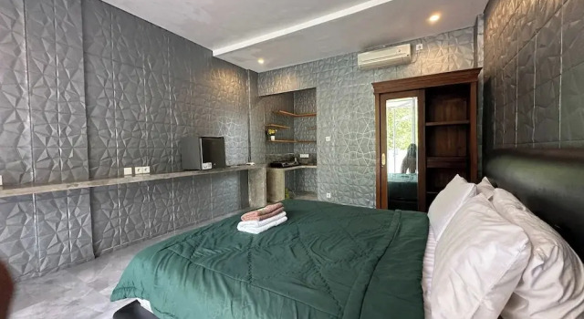 Люкс с балконом Sky Apartments and Suites