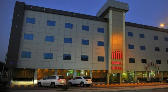 Полулюкс Sharz Hotel